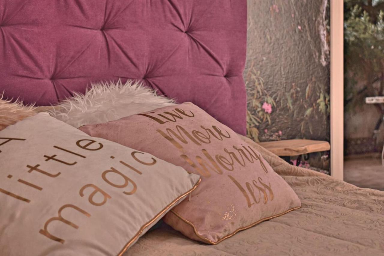 Ruby Apartment *